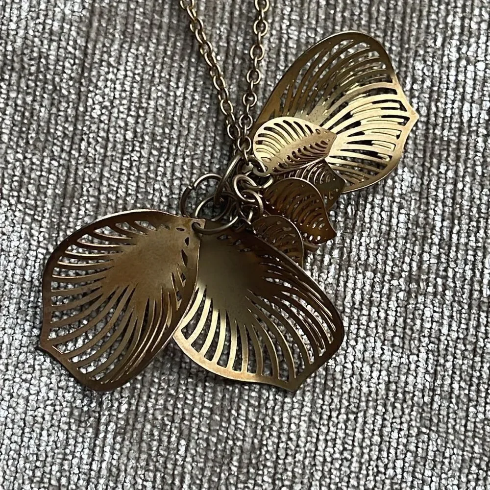 Gorgeous artistic piece. Filigree leaves.